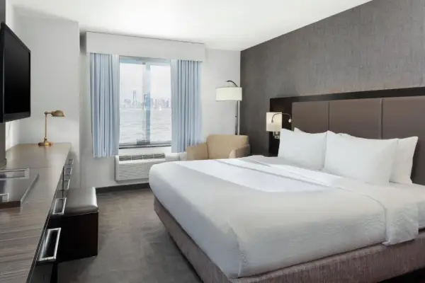 Fairfield Inn & Suites by Marriott New York Staten Island 6